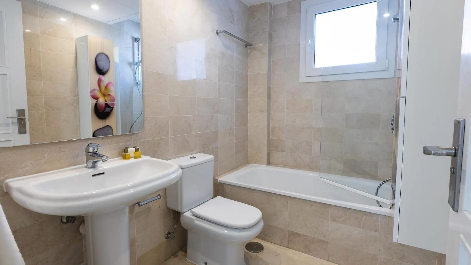 Apartmán Vacation Marbella I Las Canas Beachfront Haven, Sea View, Jacuzzi, Golden Mile, Duplex Penthouse, 24-7 Security