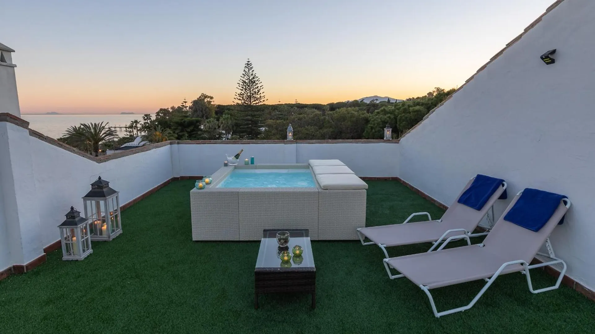 Apartmán Vacation Marbella I Las Canas Beachfront Haven, Sea View, Jacuzzi, Golden Mile, Duplex Penthouse, 24-7 Security 0*,
