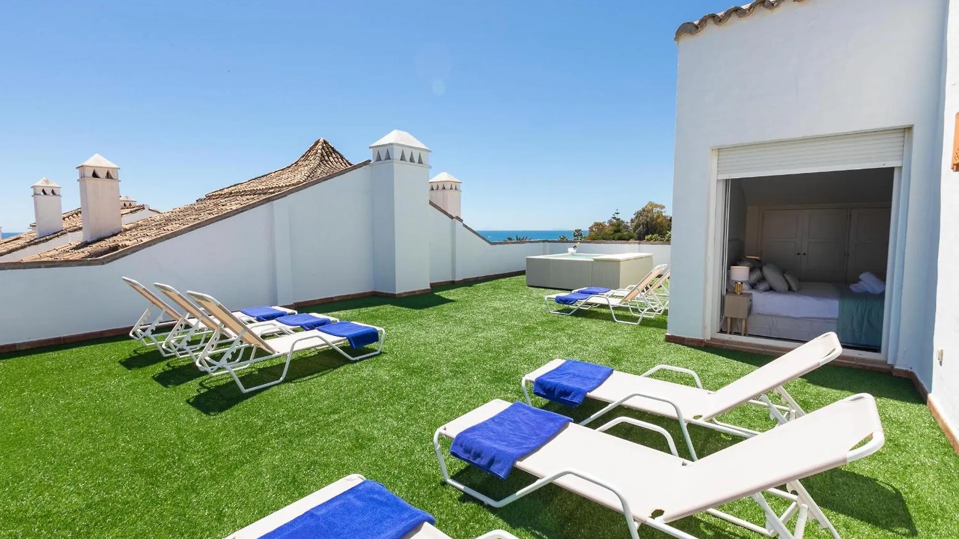 Apartmán Vacation Marbella I Las Canas Beachfront Haven, Sea View, Jacuzzi, Golden Mile, Duplex Penthouse, 24-7 Security