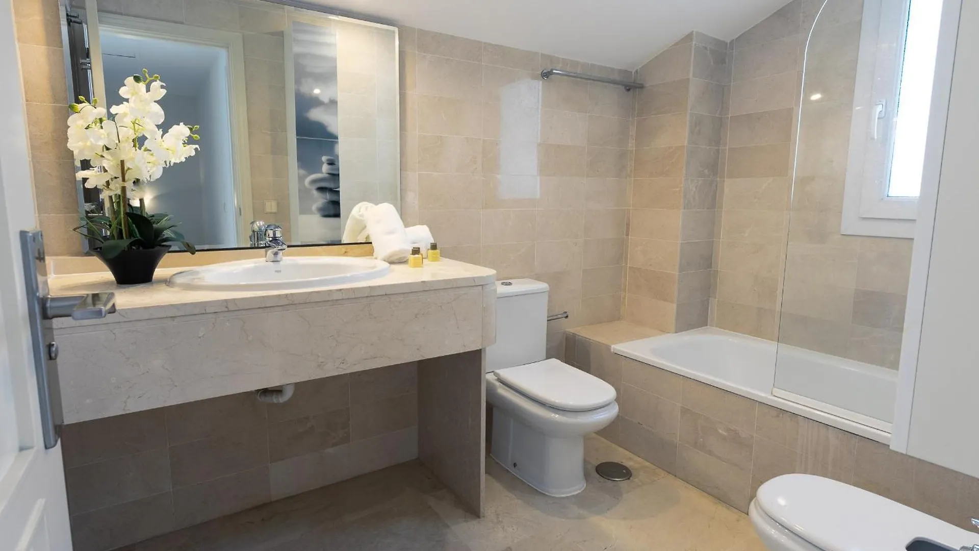 Apartmán Vacation Marbella I Las Canas Beachfront Haven, Sea View, Jacuzzi, Golden Mile, Duplex Penthouse, 24-7 Security