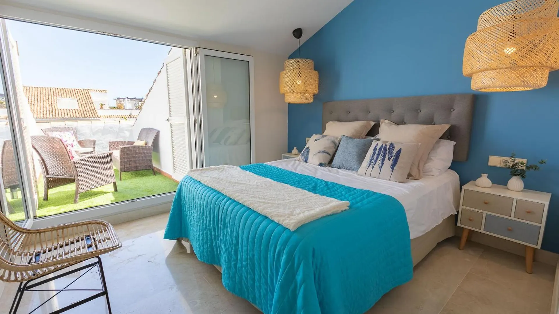 Apartmán Vacation Marbella I Las Canas Beachfront Haven, Sea View, Jacuzzi, Golden Mile, Duplex Penthouse, 24-7 Security