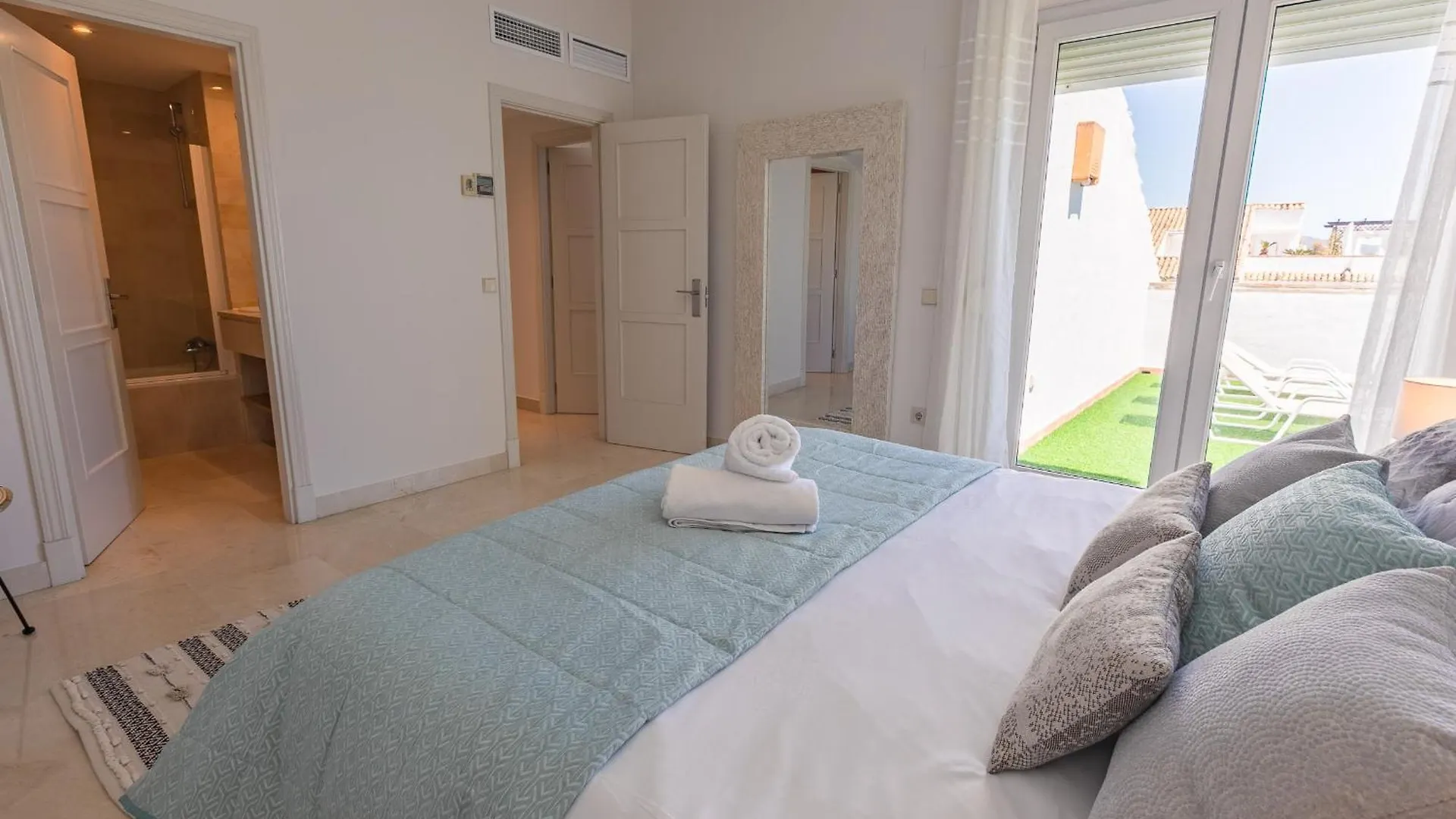 Apartmán Vacation Marbella I Las Canas Beachfront Haven, Sea View, Jacuzzi, Golden Mile, Duplex Penthouse, 24-7 Security Španělsko
