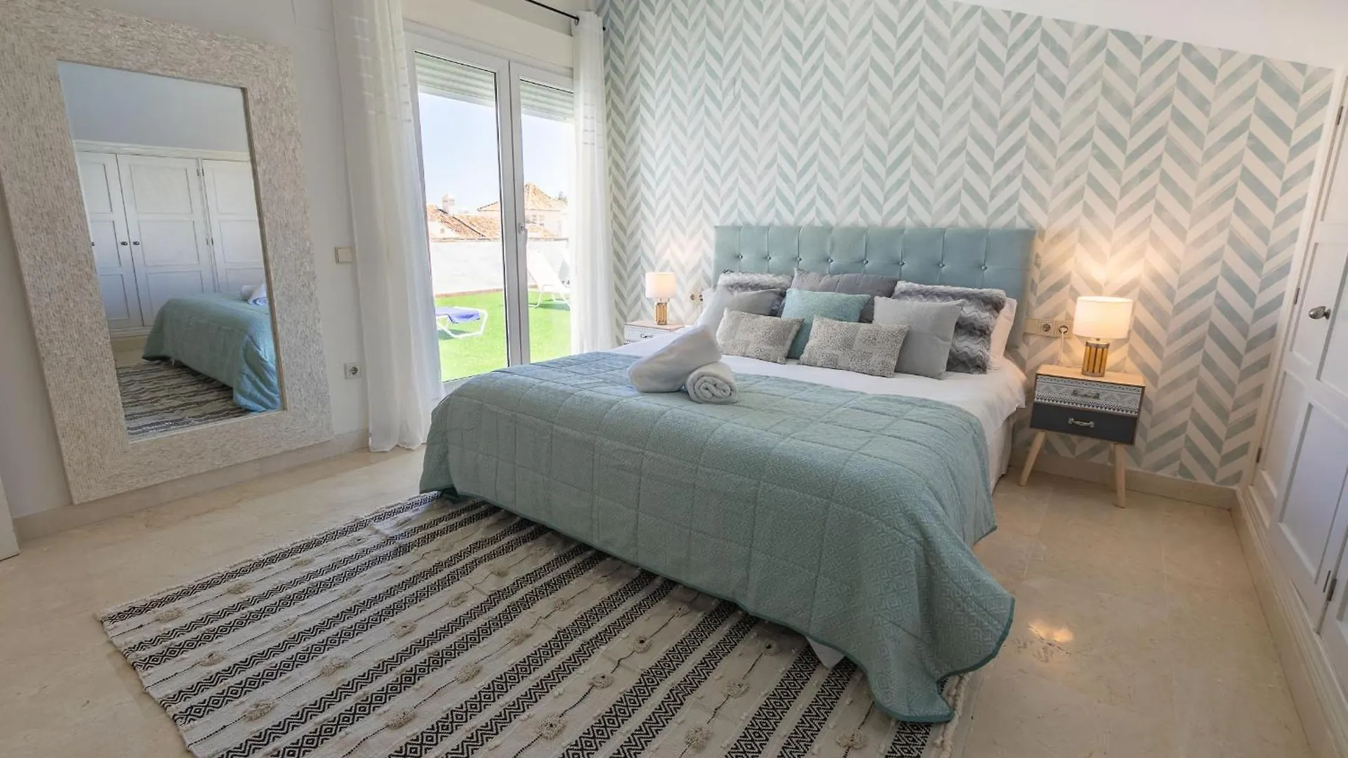 Apartmán Vacation Marbella I Las Canas Beachfront Haven, Sea View, Jacuzzi, Golden Mile, Duplex Penthouse, 24-7 Security 0*,  Španělsko
